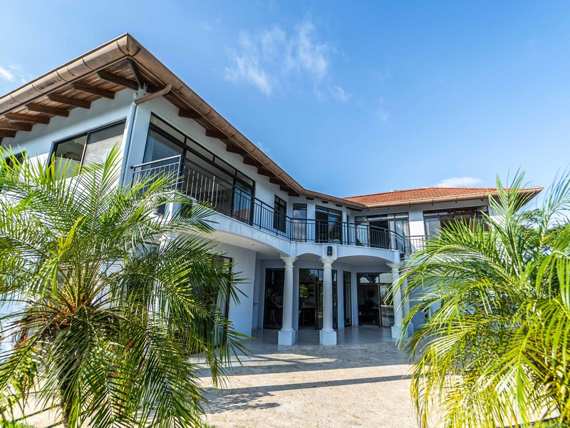 Costa Rica Real Estate Laws: Property Ownership Guide for Foreigners