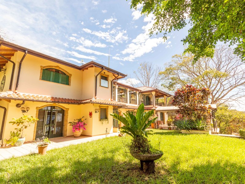 Canadian Guide to Buying Property in Costa Rica
